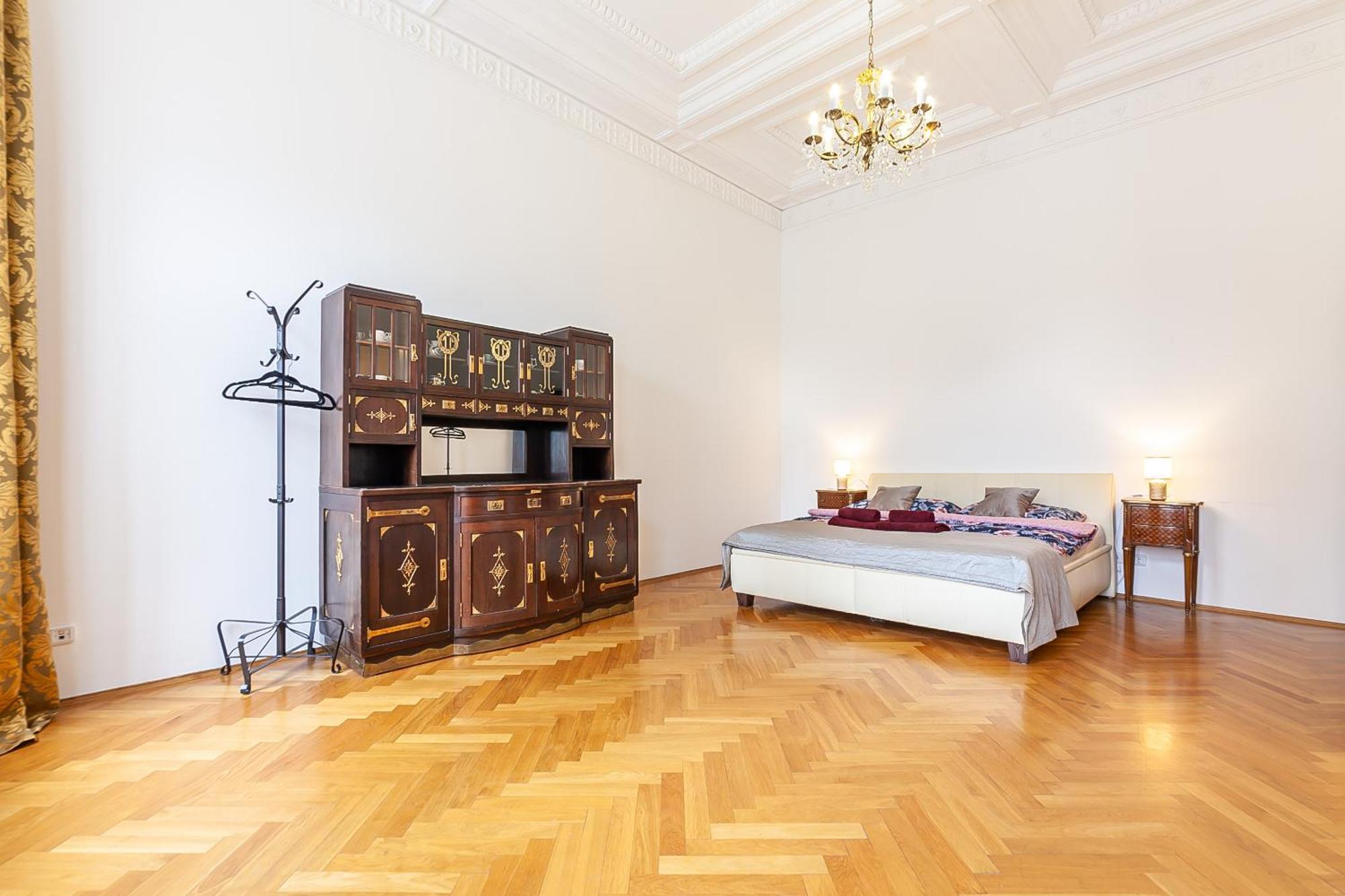 Royal Apartment By Charles Bridge View Of Saint Nicholas Church Praha Bagian luar foto