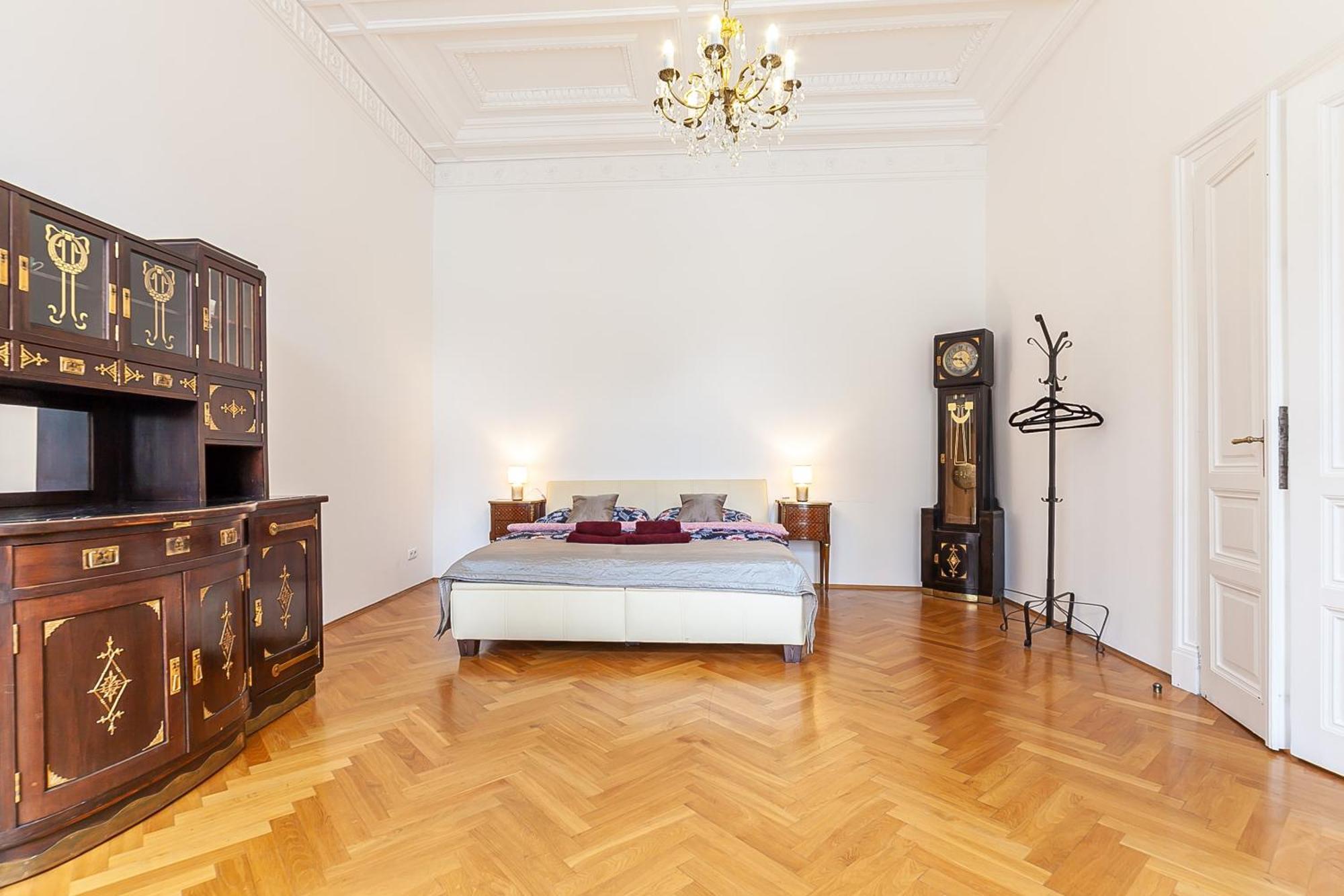 Royal Apartment By Charles Bridge View Of Saint Nicholas Church Praha Bagian luar foto