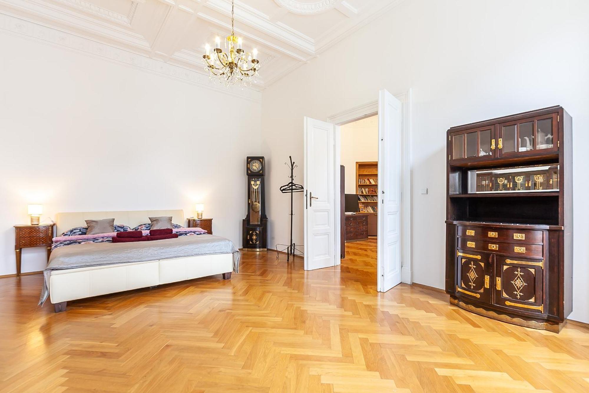 Royal Apartment By Charles Bridge View Of Saint Nicholas Church Praha Bagian luar foto