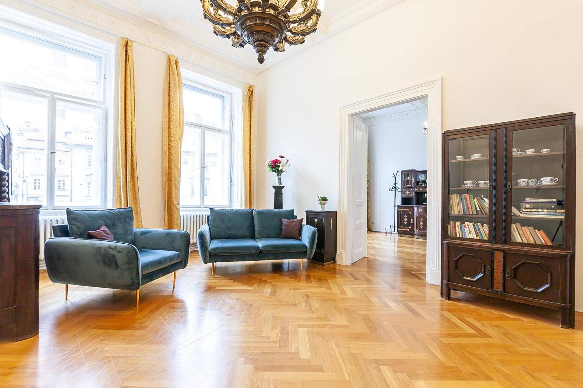 Royal Apartment By Charles Bridge View Of Saint Nicholas Church Praha Bagian luar foto