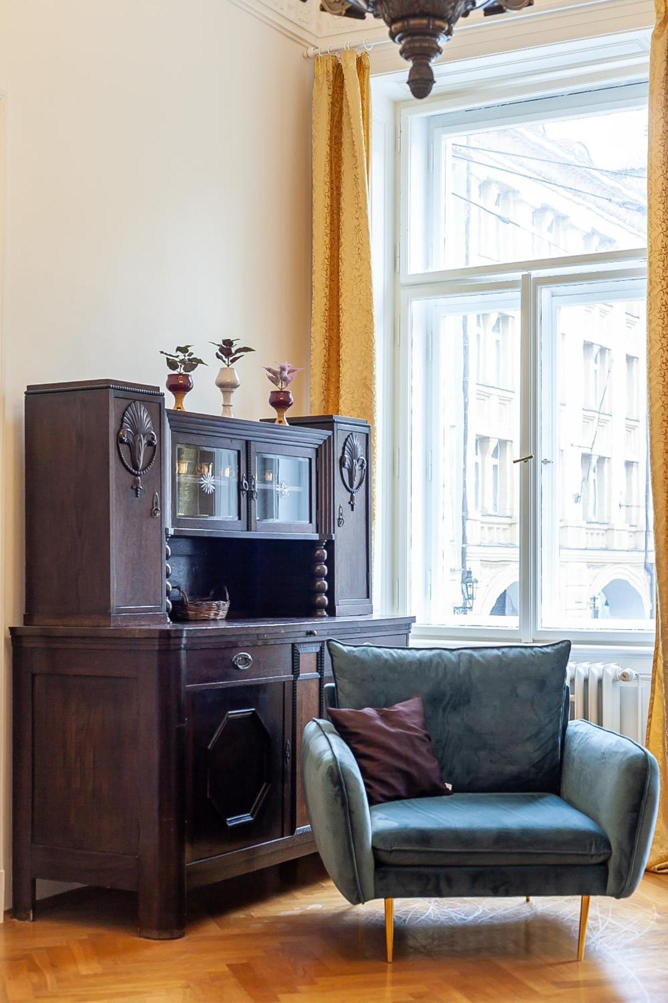 Royal Apartment By Charles Bridge View Of Saint Nicholas Church Praha Bagian luar foto