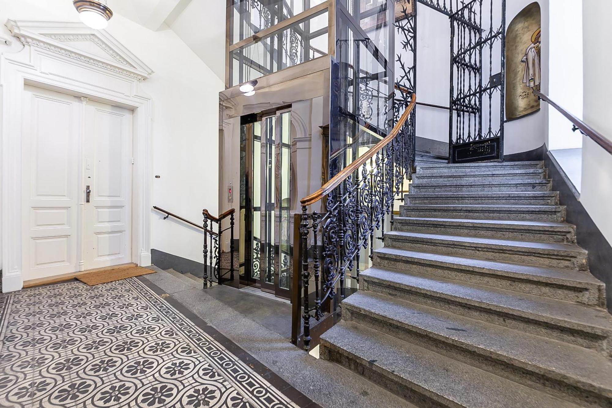 Royal Apartment By Charles Bridge View Of Saint Nicholas Church Praha Bagian luar foto