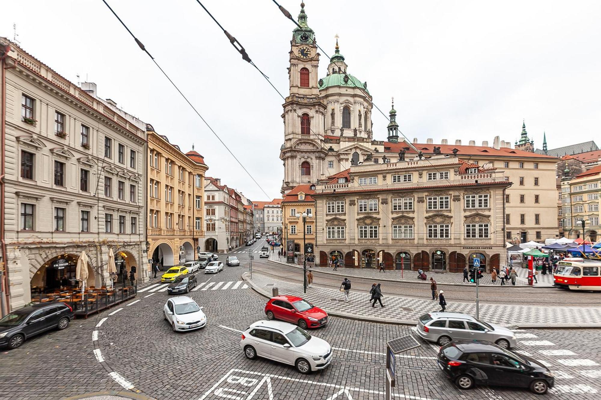 Royal Apartment By Charles Bridge View Of Saint Nicholas Church Praha Bagian luar foto