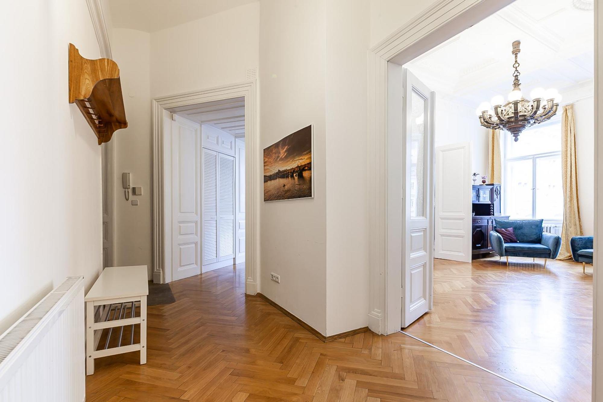 Royal Apartment By Charles Bridge View Of Saint Nicholas Church Praha Bagian luar foto