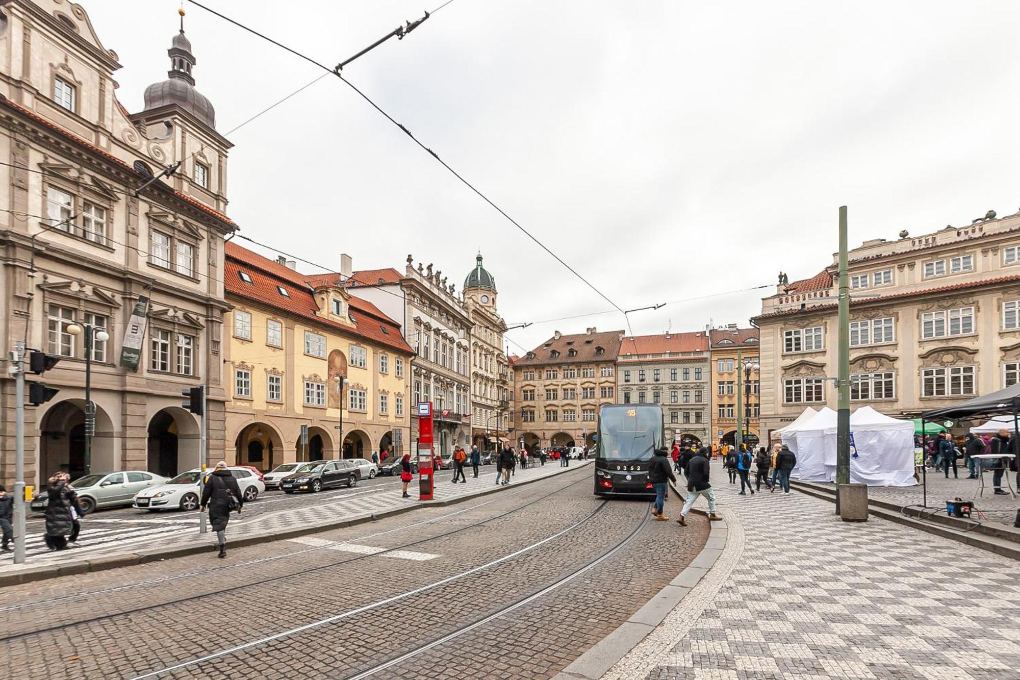 Royal Apartment By Charles Bridge View Of Saint Nicholas Church Praha Bagian luar foto