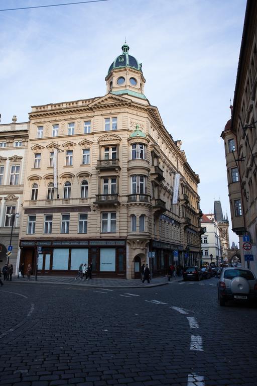 Royal Apartment By Charles Bridge View Of Saint Nicholas Church Praha Ruang foto