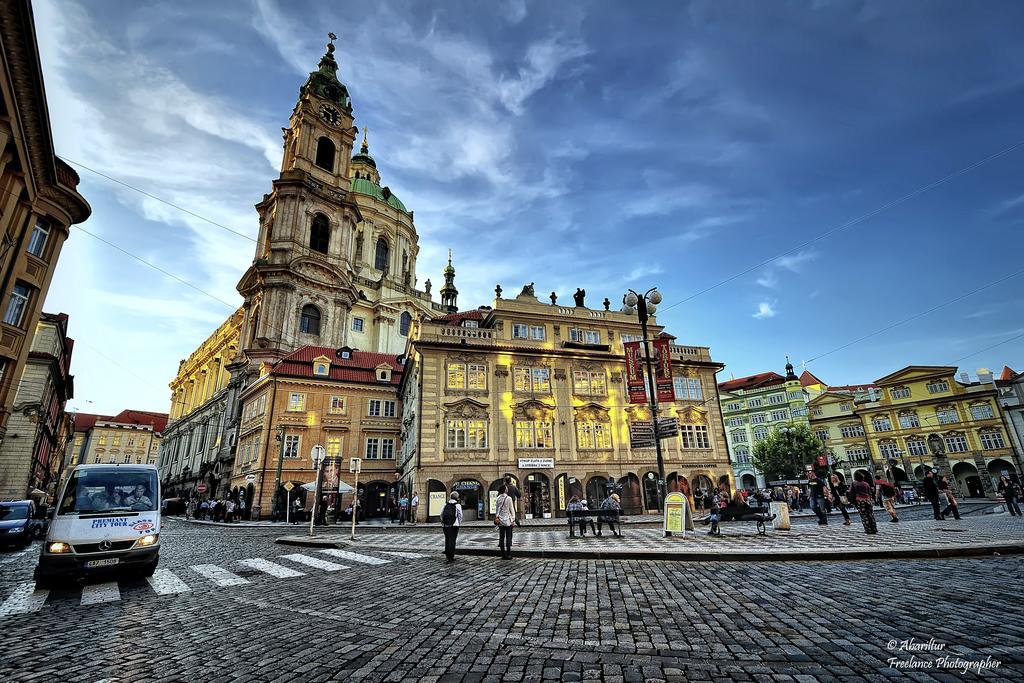 Royal Apartment By Charles Bridge View Of Saint Nicholas Church Praha Ruang foto